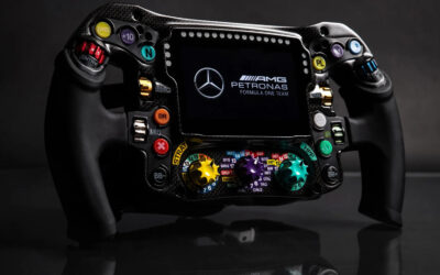 SimLab esittelee poikkeuksellisen F1-ohjauspyörän yhdessä Mercedes-AMG Petronasin kanssa